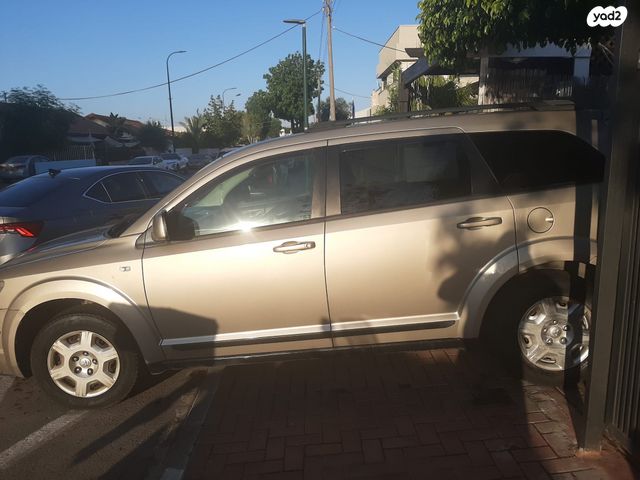 מודעת רכב דודג' ג'רני