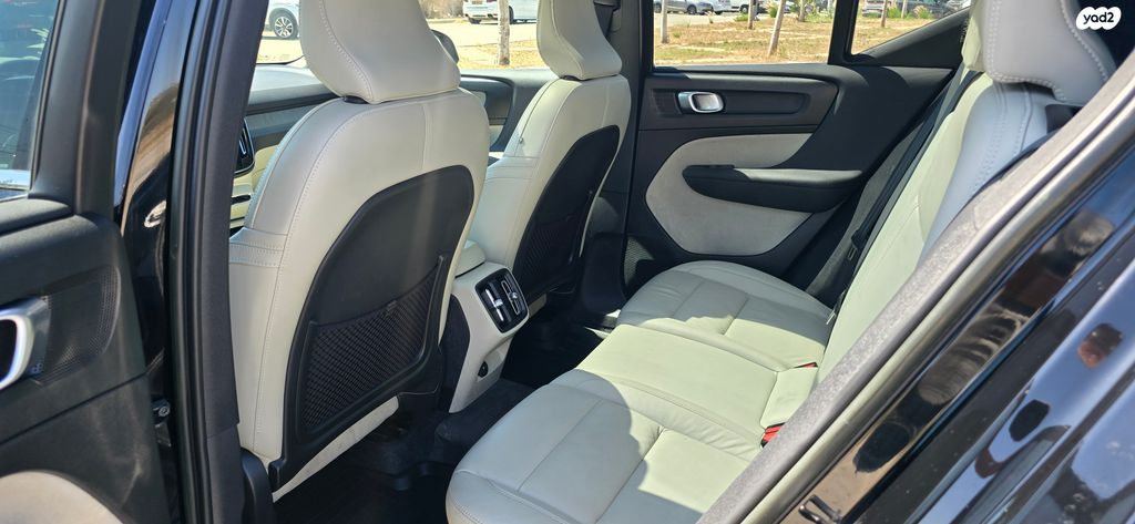 וולוו XC40