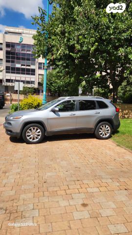 מודעת רכב ג'יפ צ'ירוקי