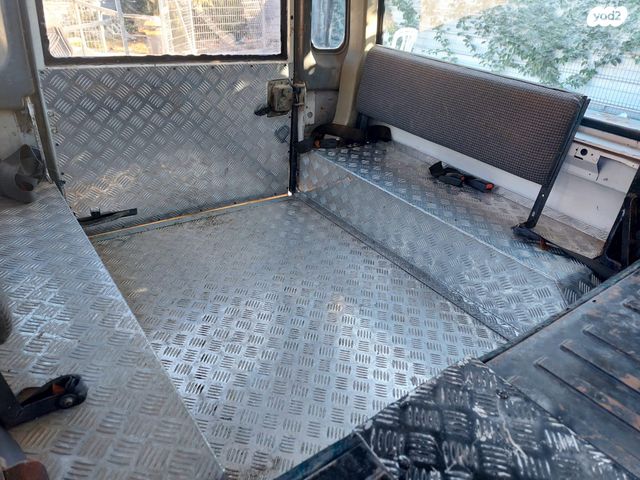 לנד רובר דיפנדר