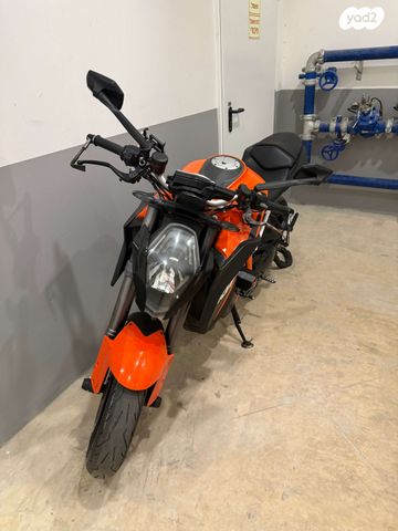 KTM Naked Super Duke 1290