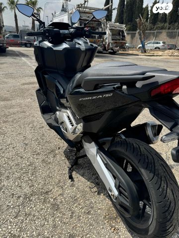 הונדה פורזה 750