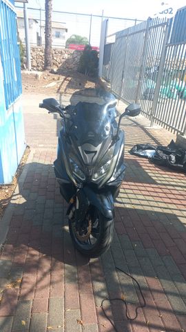 מודעת רכב קימקו AK 550