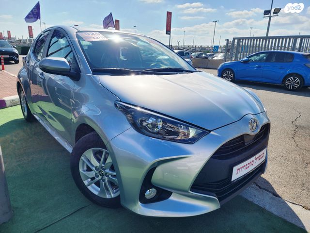 טויוטה יאריס