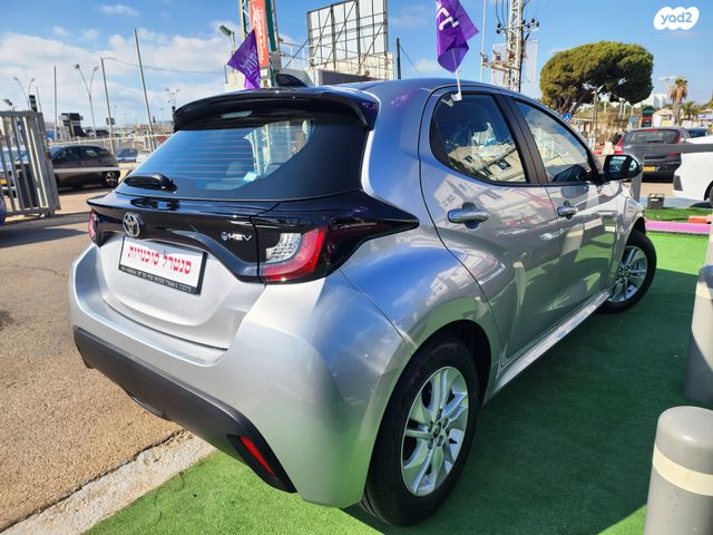 טויוטה יאריס