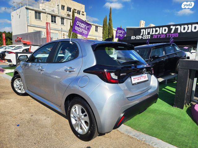 טויוטה יאריס