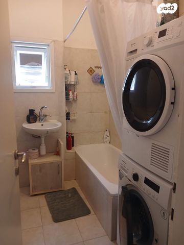 דירה, הרב אברהם יצחק הכהן קוק 55, הר שלום, בני ברק