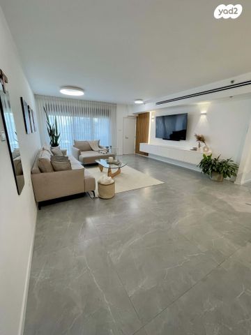 שמואל שרירא 28