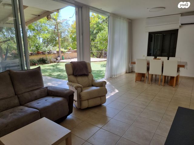 דו משפחתי, גרניט 18, גבעת הסלעים, ראש העין