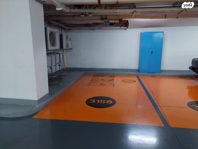 ניסים אלוני 21