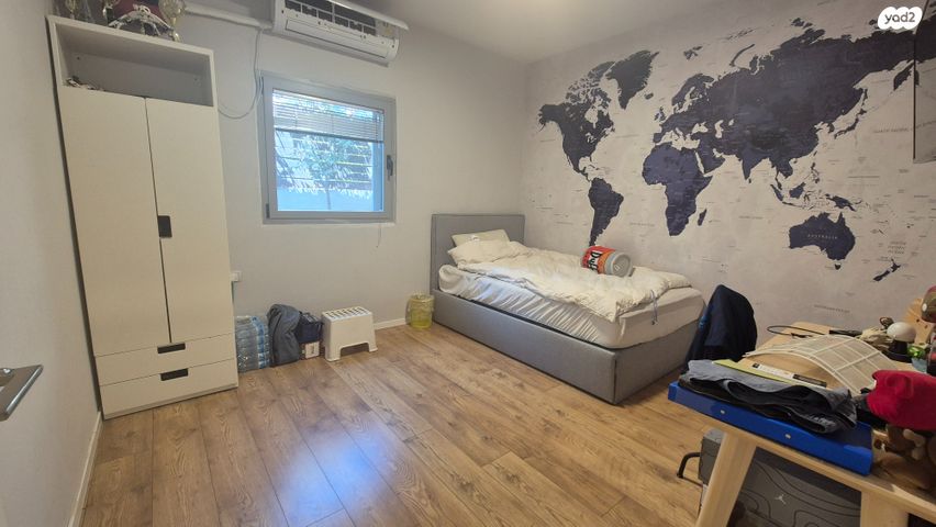 דו משפחתי, אורנית, אורנית