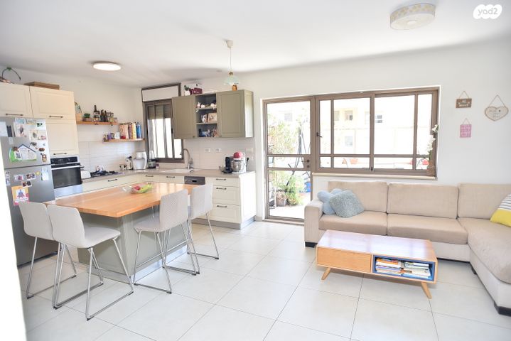 דירה, דרך האילנות, גדרה הצעירה, גדרה