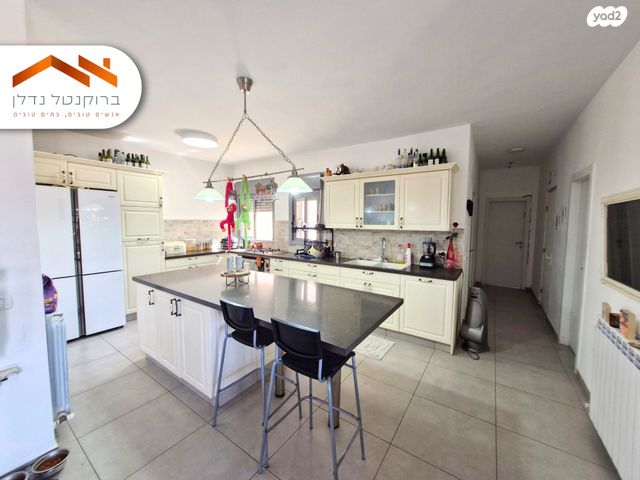 דירה, פרופ' יום טוב עסיס, ירושלים