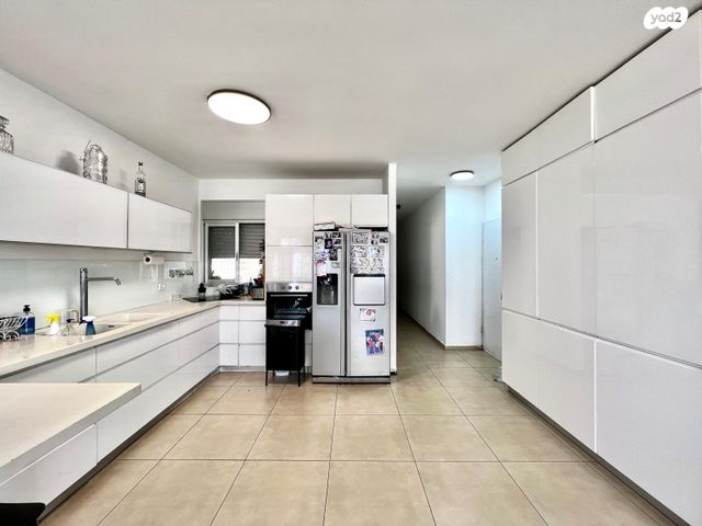 דירה, ד"ר אמיל זומרשטיין 20, צפון מערב מרכז העיר, נתניה