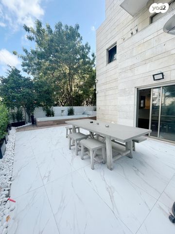 דירת גן, שדרות רוטשילד 120, לב תל אביב, לב העיר צפון, תל אביב יפו