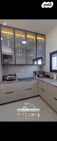 דו משפחתי, אדמית / יערית, שלומי