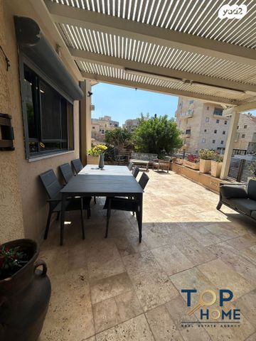 דו משפחתי, מסריק, פרדס הגדוד, נתניה