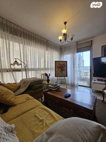 דירה, יצחק שדה 10, דרום מערב ותיק, בת ים