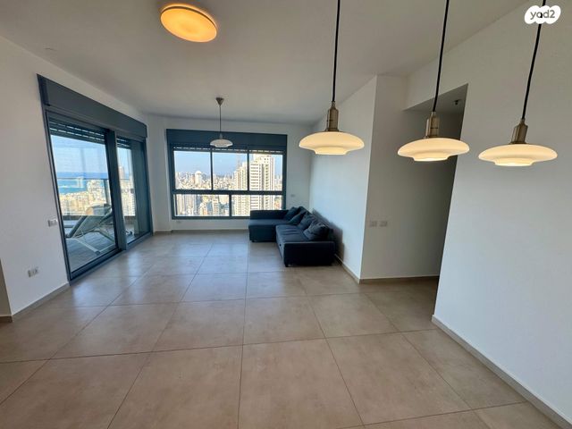 דירה, אמנון ליפקין שחק, נוף הטיילת, נתניה