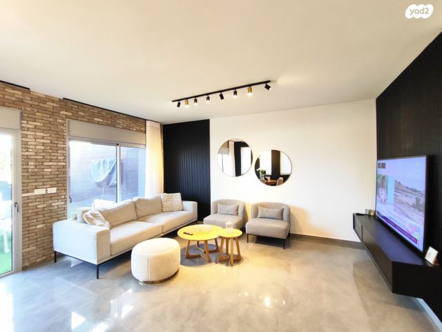 דו משפחתי, צופים, צופים