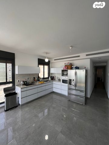 דירה, דרך בן גוריון 113, בת ים