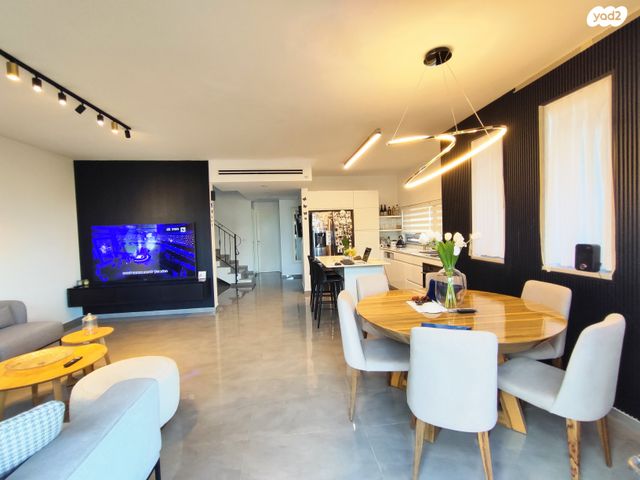 דו משפחתי, צופים, צופים