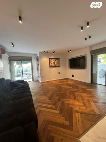 דירת גן, שדרות רוטשילד 120, לב תל אביב, לב העיר צפון, תל אביב יפו