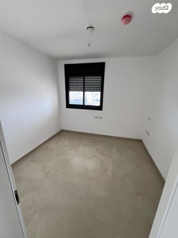 דירה, דוכיפת, גבעת אלונים, קרית אתא