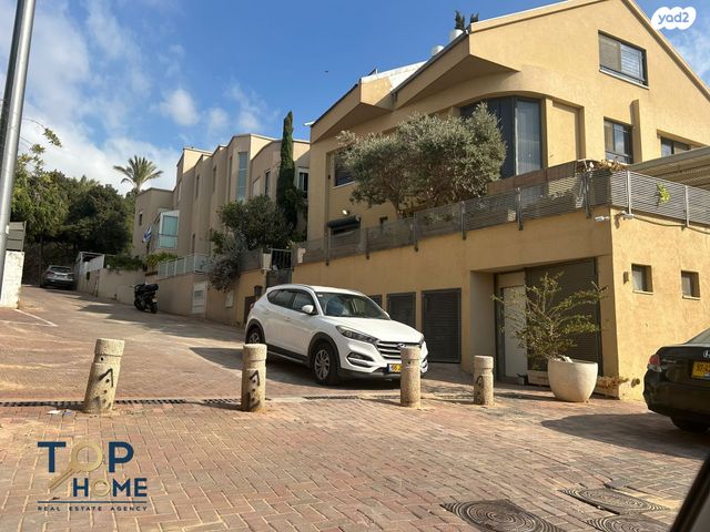 דו משפחתי, מסריק, פרדס הגדוד, נתניה