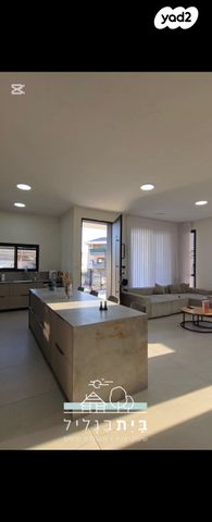 דו משפחתי, אדמית / יערית, שלומי