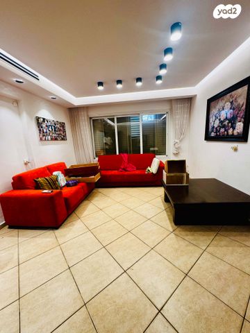 דירת גן, א.ד. גורדון, עכו