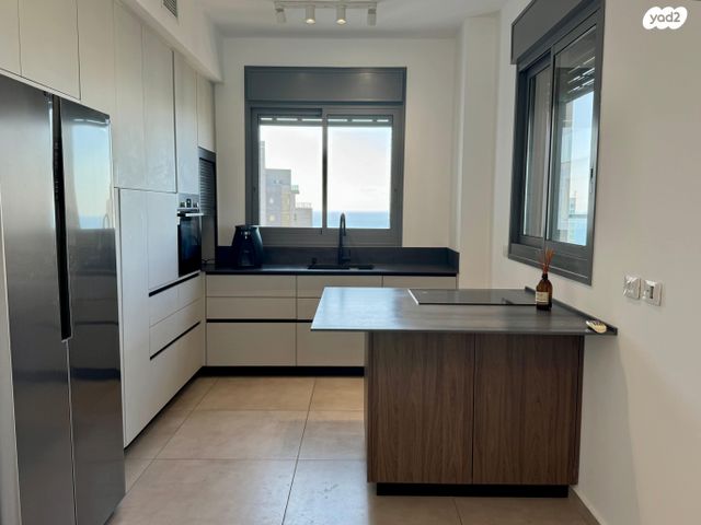 דירה, אמנון ליפקין שחק, נוף הטיילת, נתניה