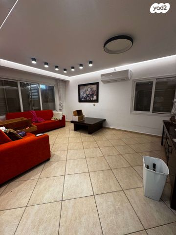 דירת גן, א.ד. גורדון, עכו