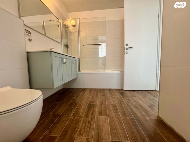 דירה, אמנון ליפקין שחק, נוף הטיילת, נתניה