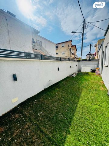 דירת גן, א.ד. גורדון, עכו