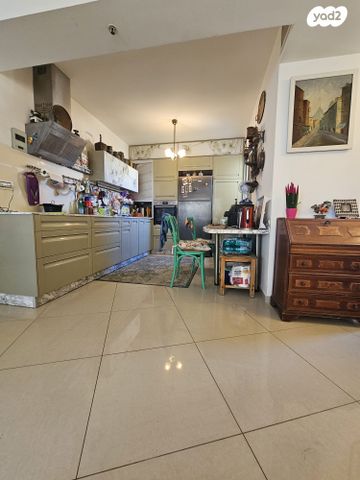 דירה, יצחק שדה 10, דרום מערב ותיק, בת ים