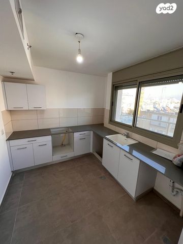 דירה, הרב קוקיס 12, בת ים