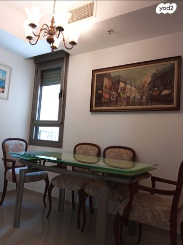 דירה, יצחק שדה 10, דרום מערב ותיק, בת ים