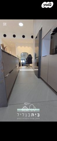 דו משפחתי, אדמית / יערית, שלומי