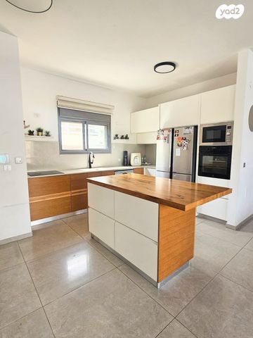 דו משפחתי, שער הגיא, יקנעם עילית