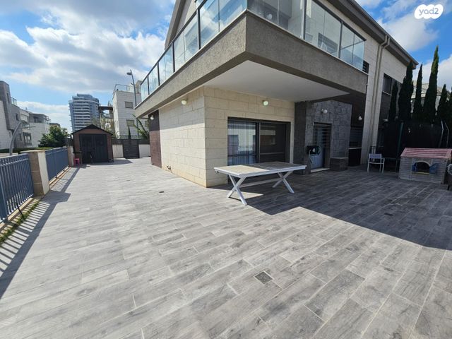 דו משפחתי, שער הגיא, יקנעם עילית