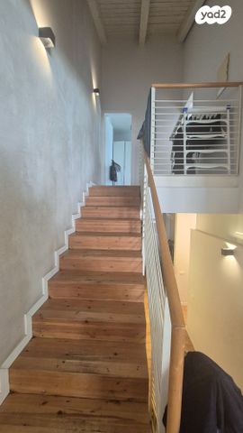 דו משפחתי, אורנית, אורנית