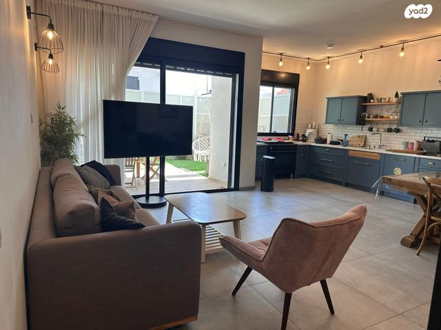 דירת גן, תל מונד