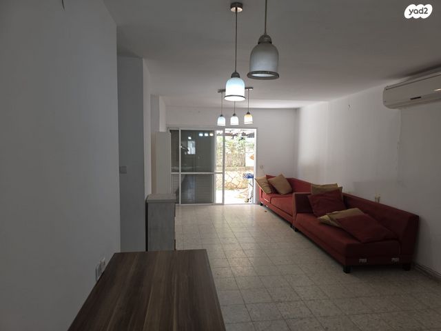 דירת גן, הנגב 43, רובע ד', אריאל