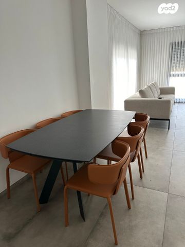 דירה, הגנים, רמת השרון