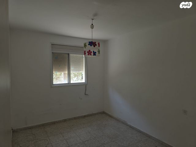 דירת גן, הנגב 43, רובע ד', אריאל