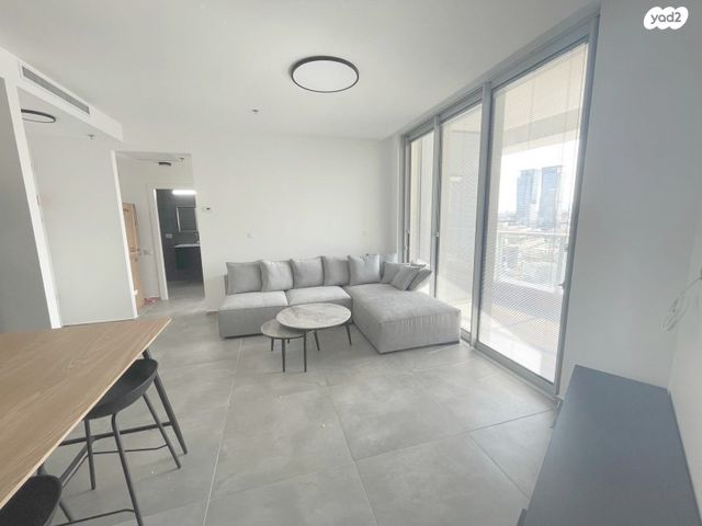 דירה, גרציאני יצחק, גני שרונה, קרית הממשלה, תל אביב יפו