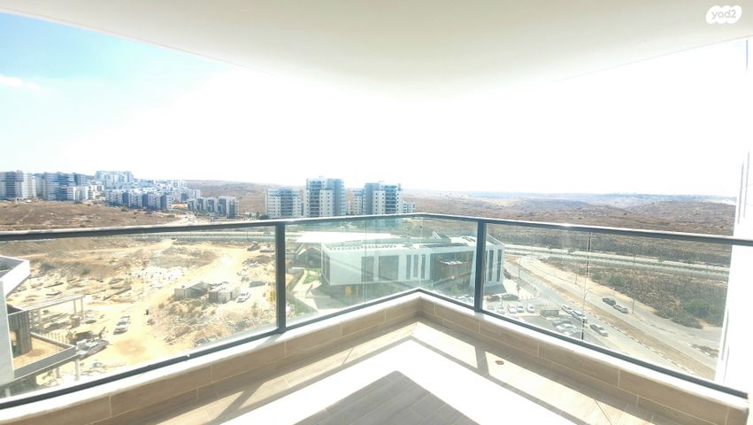 דירה, חיים הרצוג, פסגות אפק, ראש העין