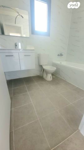 דירה, חיים הרצוג, פסגות אפק, ראש העין