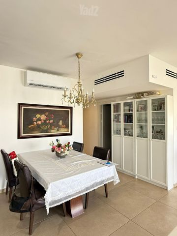 Holon, Israel 8